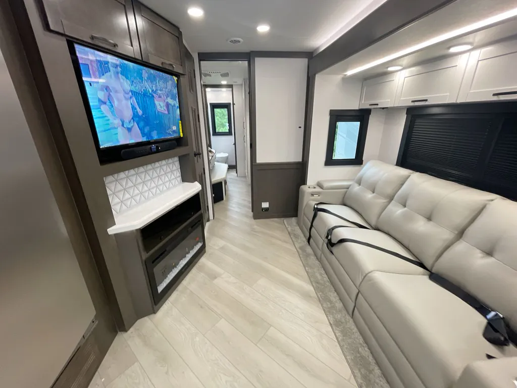 2027 Entegra Coach Accolade 37K, Photos photo 12