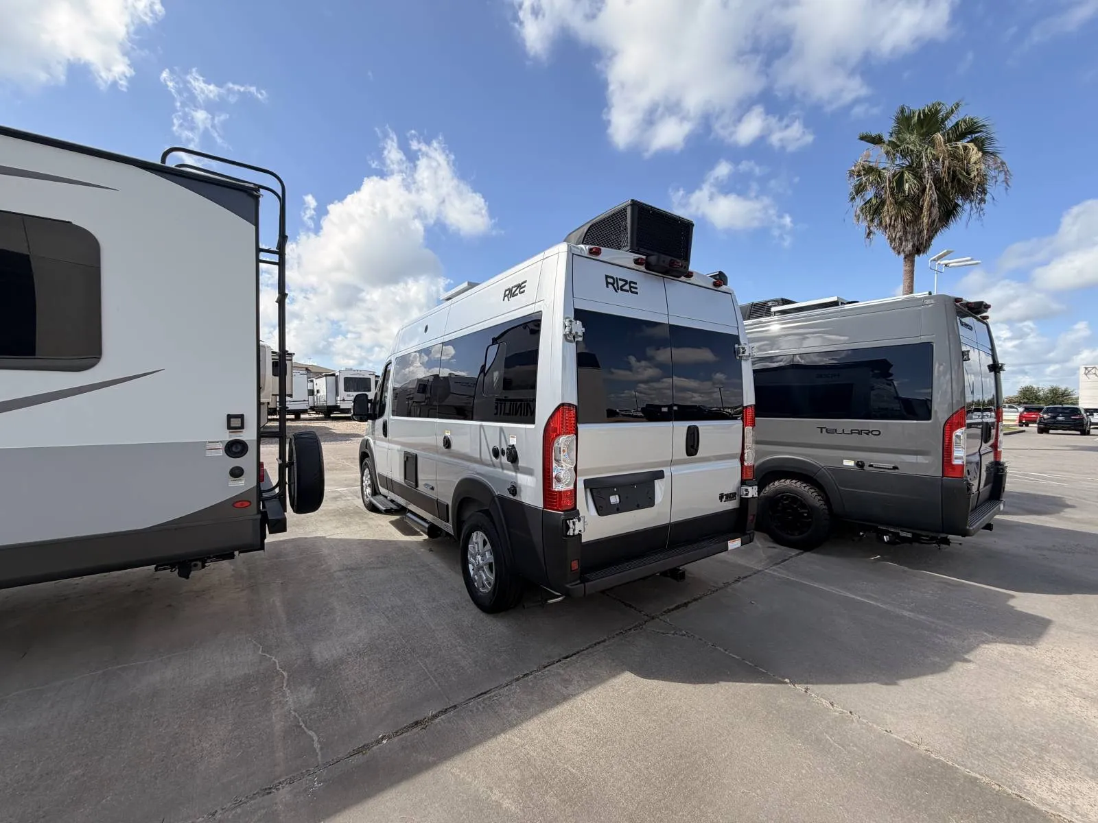 2027 Thor Motor Coach Rize 18Z - Photo 3