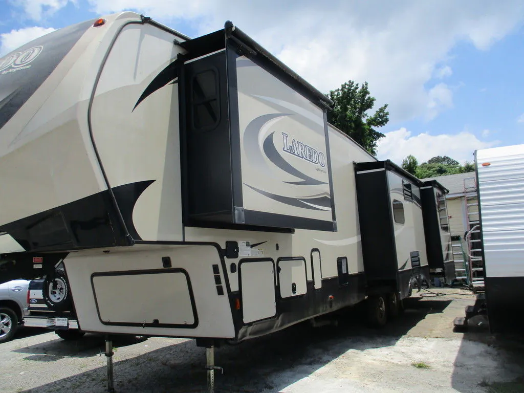 2018 Keystone Laredo 342RD - Photo 3