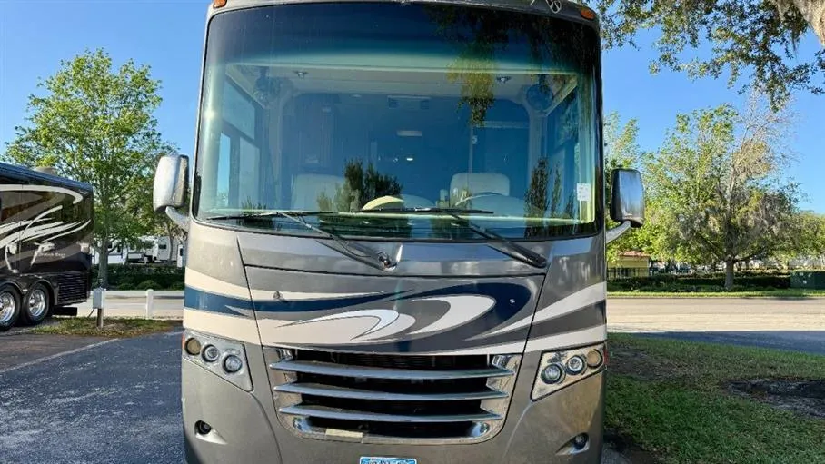 2016 Thor Motor Coach Miramar 34.1 - Photo 2