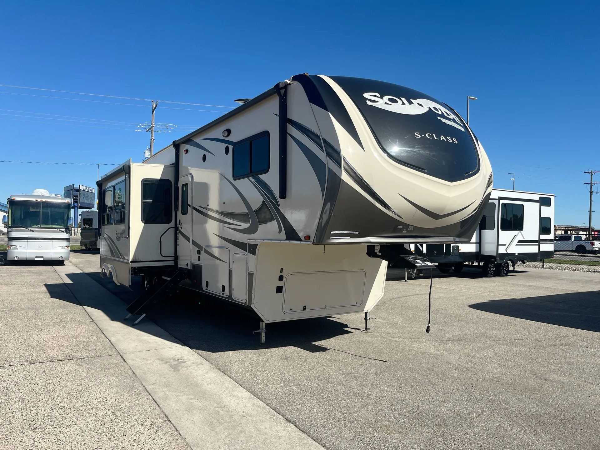 2019 Grand Design Solitude 3740BH - Photo 2