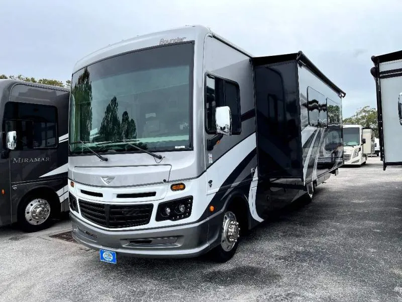 2023 Fleetwood Bounder 33C - Photo 4