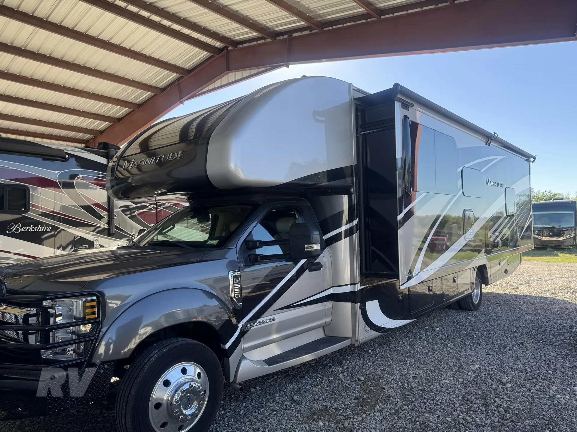 2019 Thor Motor Coach Magnitude BH35 - Photo 2