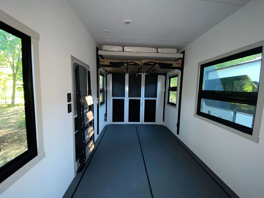 2026 Brinkley Model G 4000, Photos photo 21