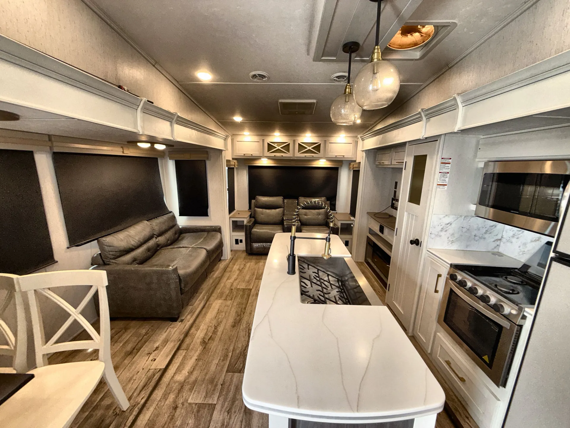 2022 Dutchmen Astoria 3173RLP — living area main