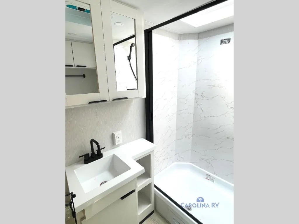 2026 Winnebago Thrive 29RLO - Photo 4