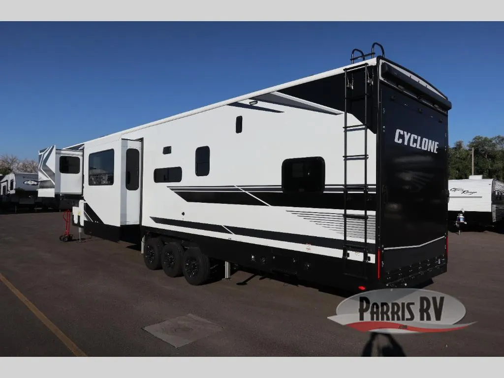 2026 Heartland Cyclone 3913 - Photo 4