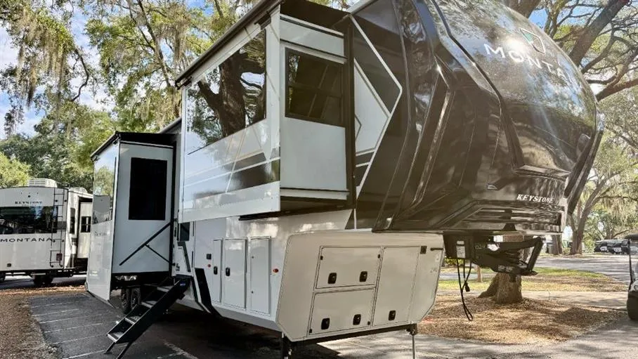 2027 Keystone RV Montana 3800FL - Photo 2