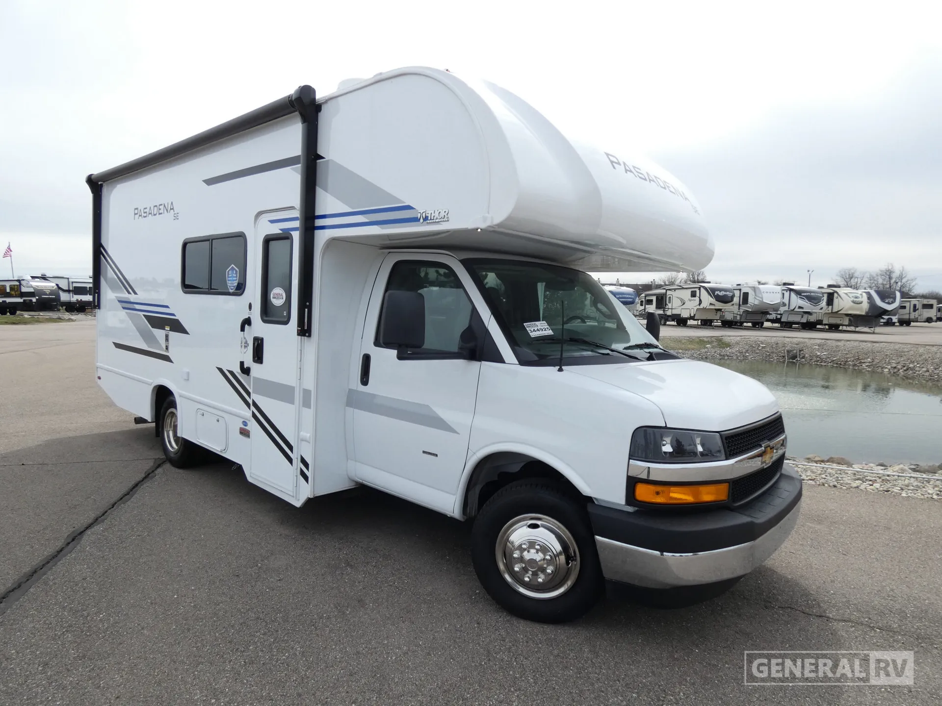 2026 Thor Motor Coach Pasadena SE SZ22 Chevy - Photo 2