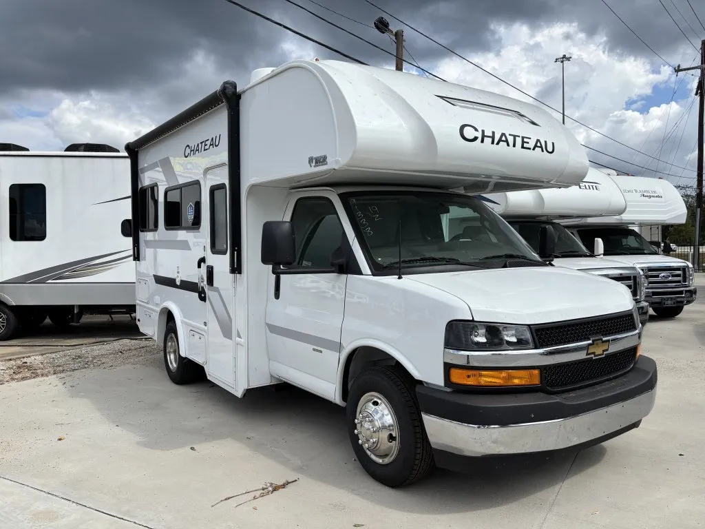 2026 Thor Motor Coach Chateau 19Z - Photo 2