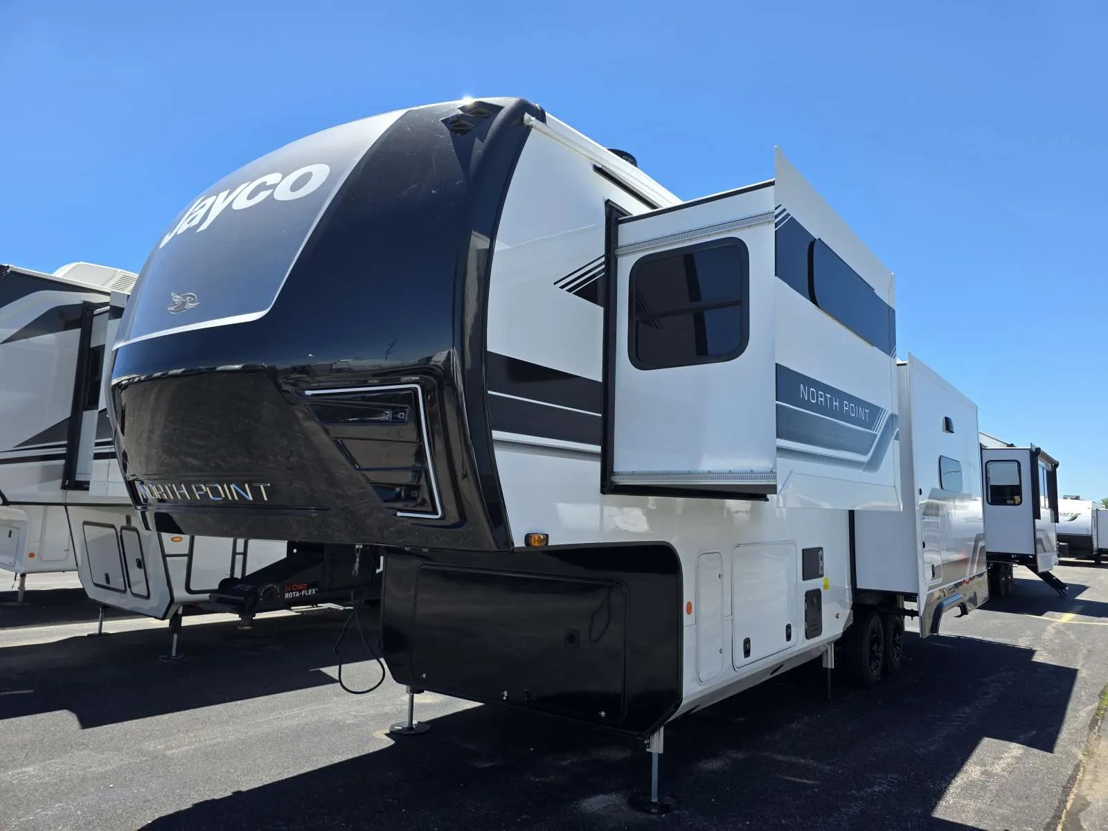 2027 Jayco North Point 310RLTS - Photo 4
