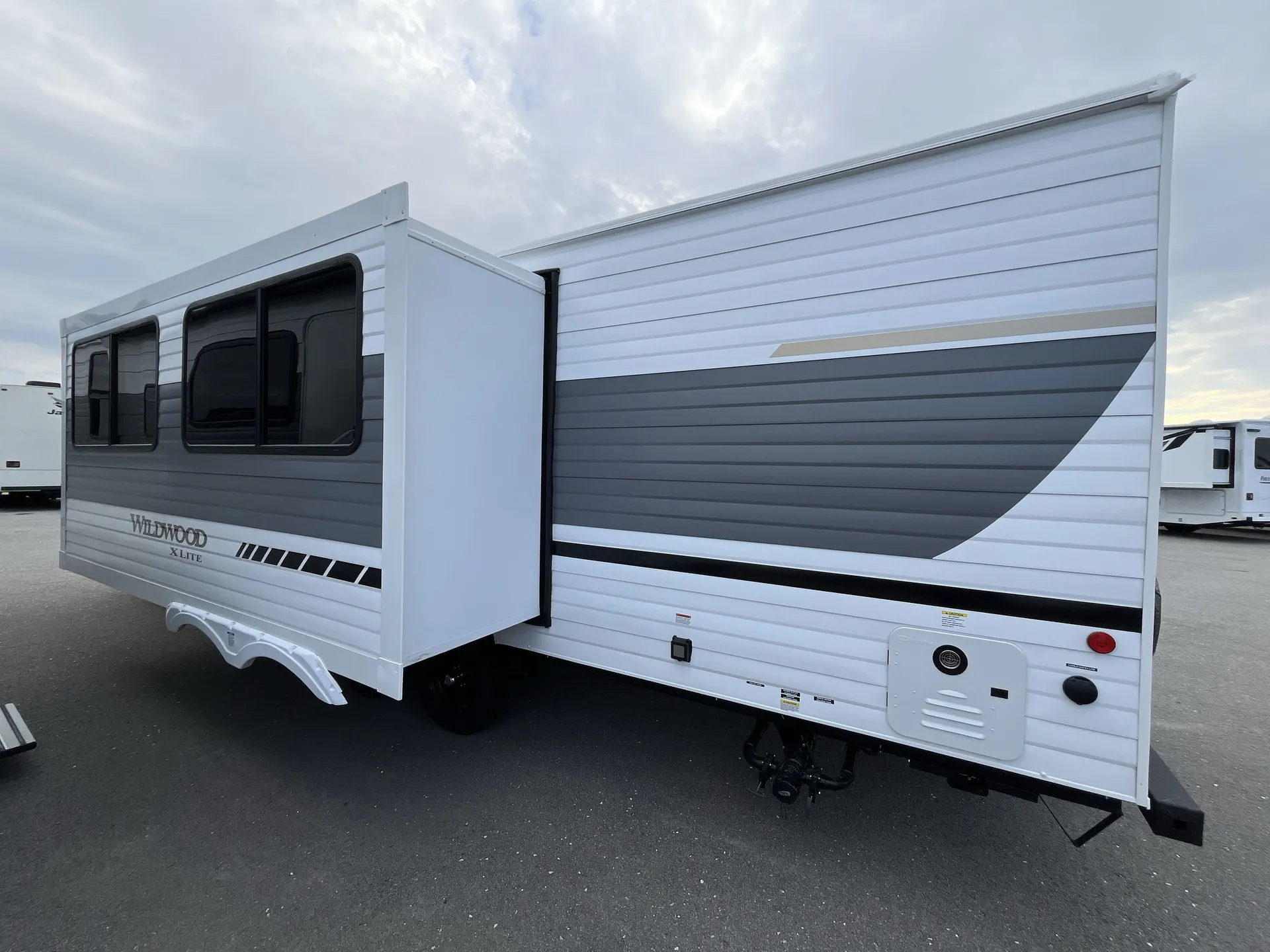 2027 Forest River Wildwood X-Lite 263BHXL — off campside