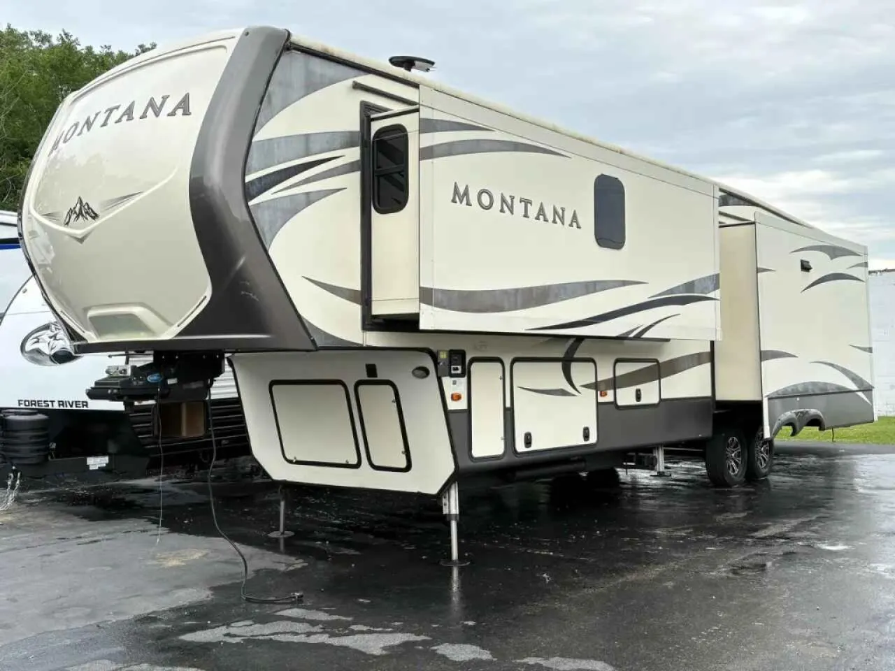 2017 Keystone RV Montana Used    3721 RL - Photo 4