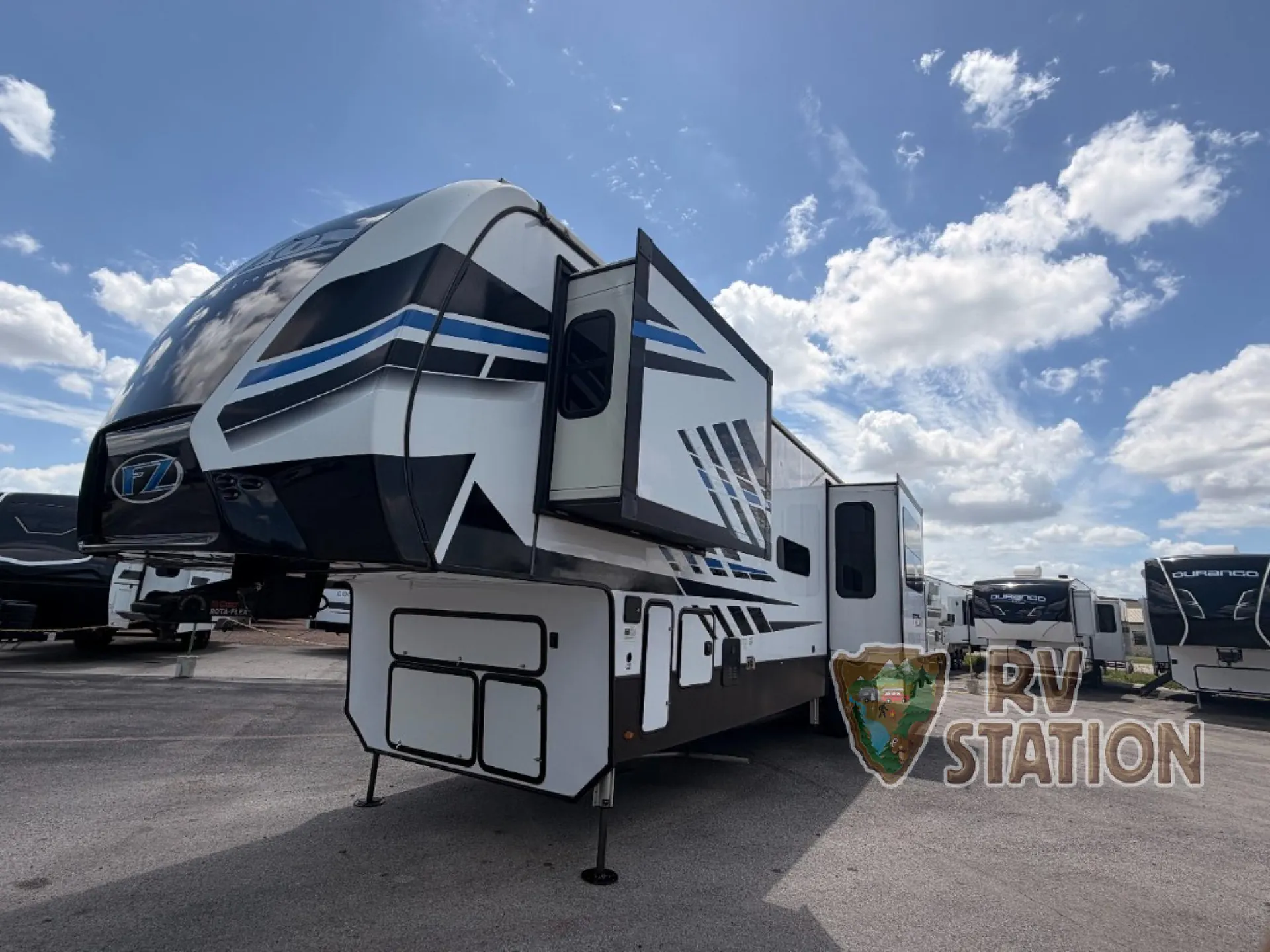 2023 Keystone Fuzion 421 - Photo 4