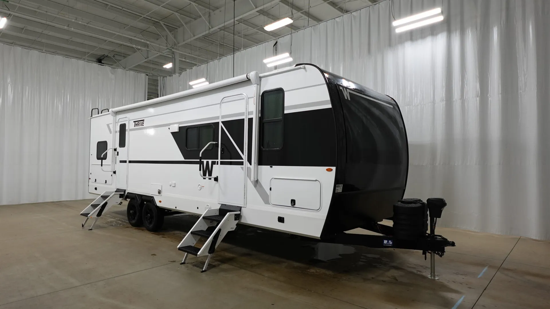 2026 Winnebago Thrive 28BHS - Photo 2
