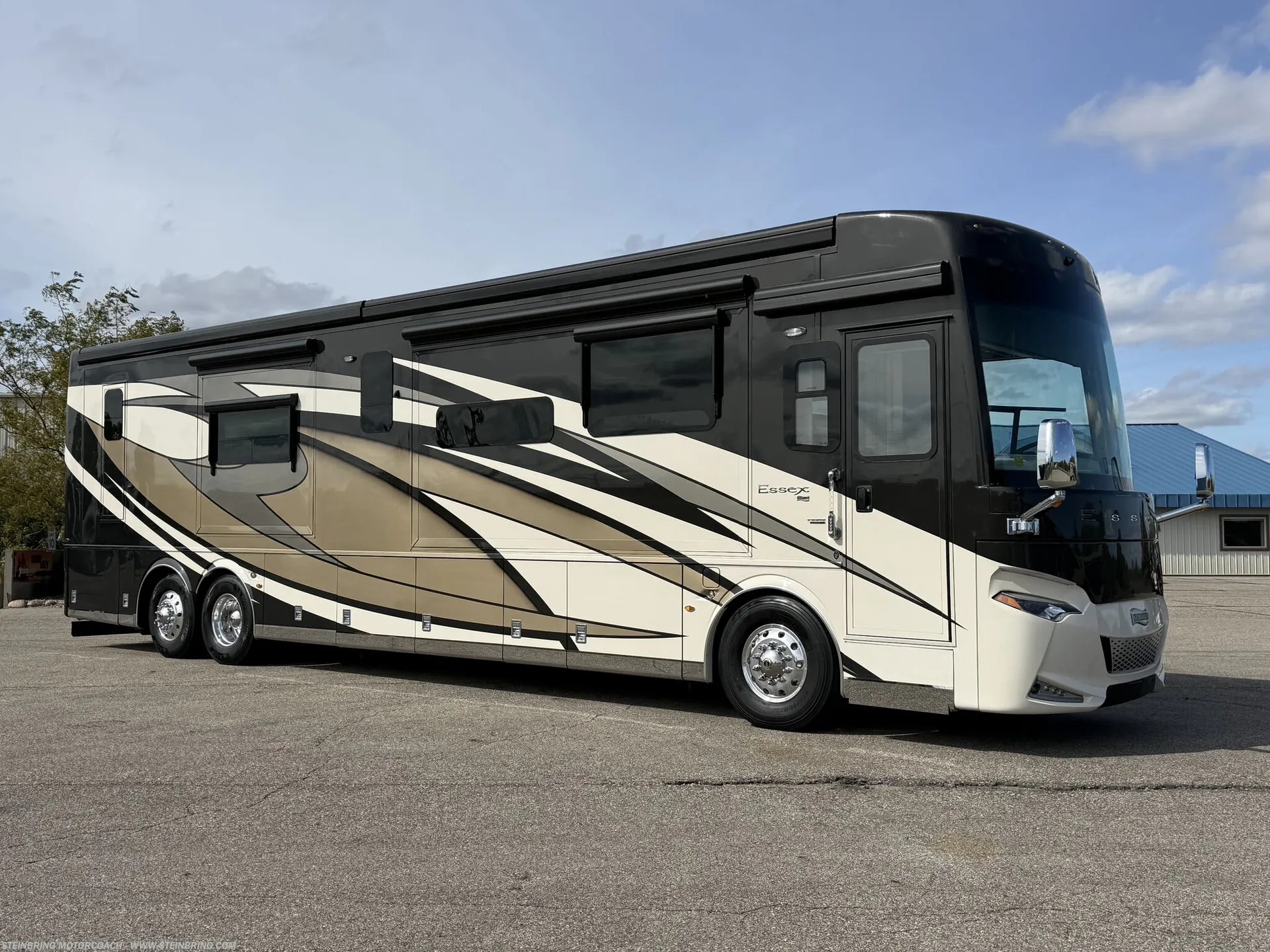 2021 Newmar Essex 4551 - Photo 2