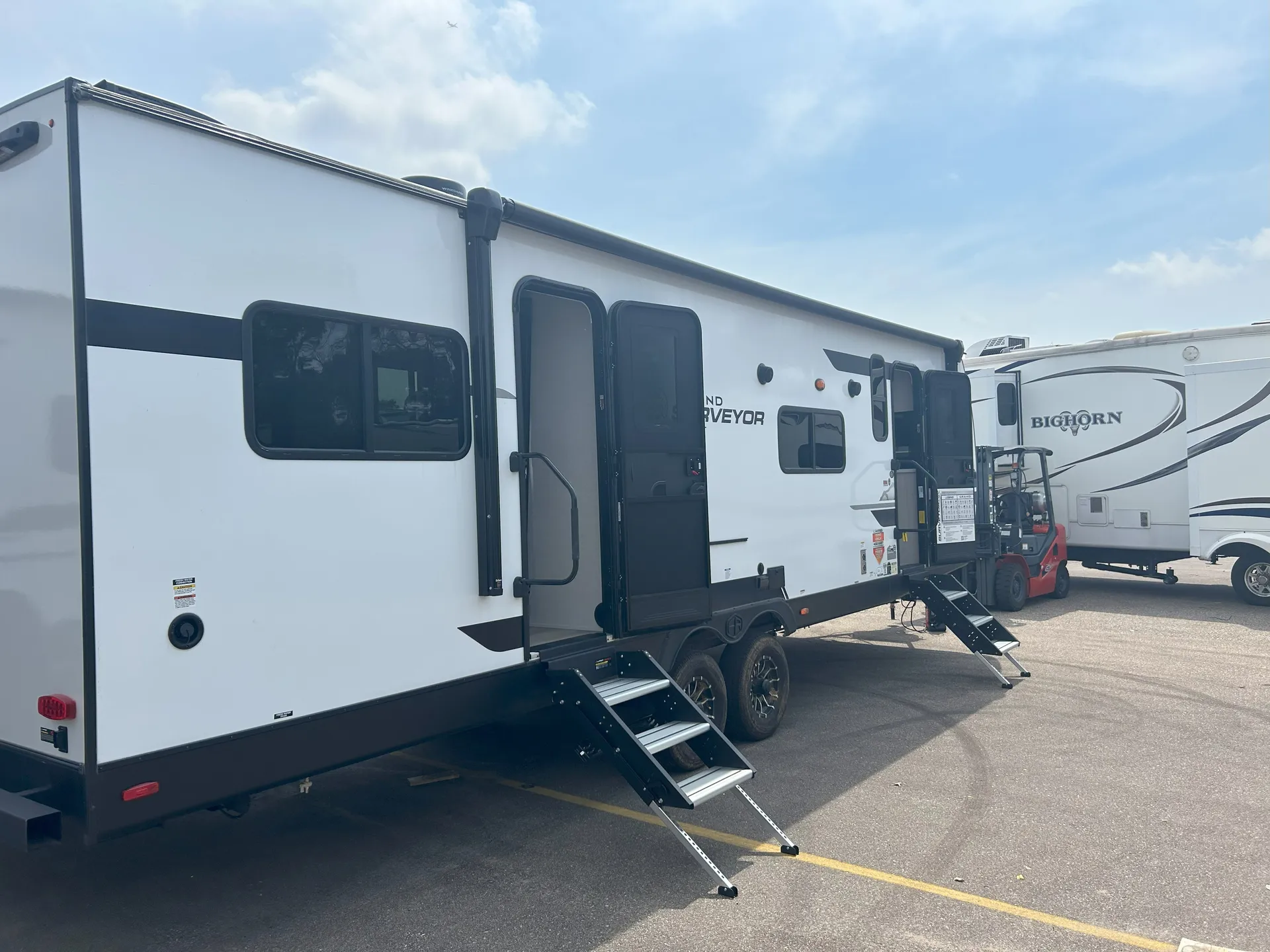 2025 Forest River Grand Surveyor 275FKBS - Photo 4