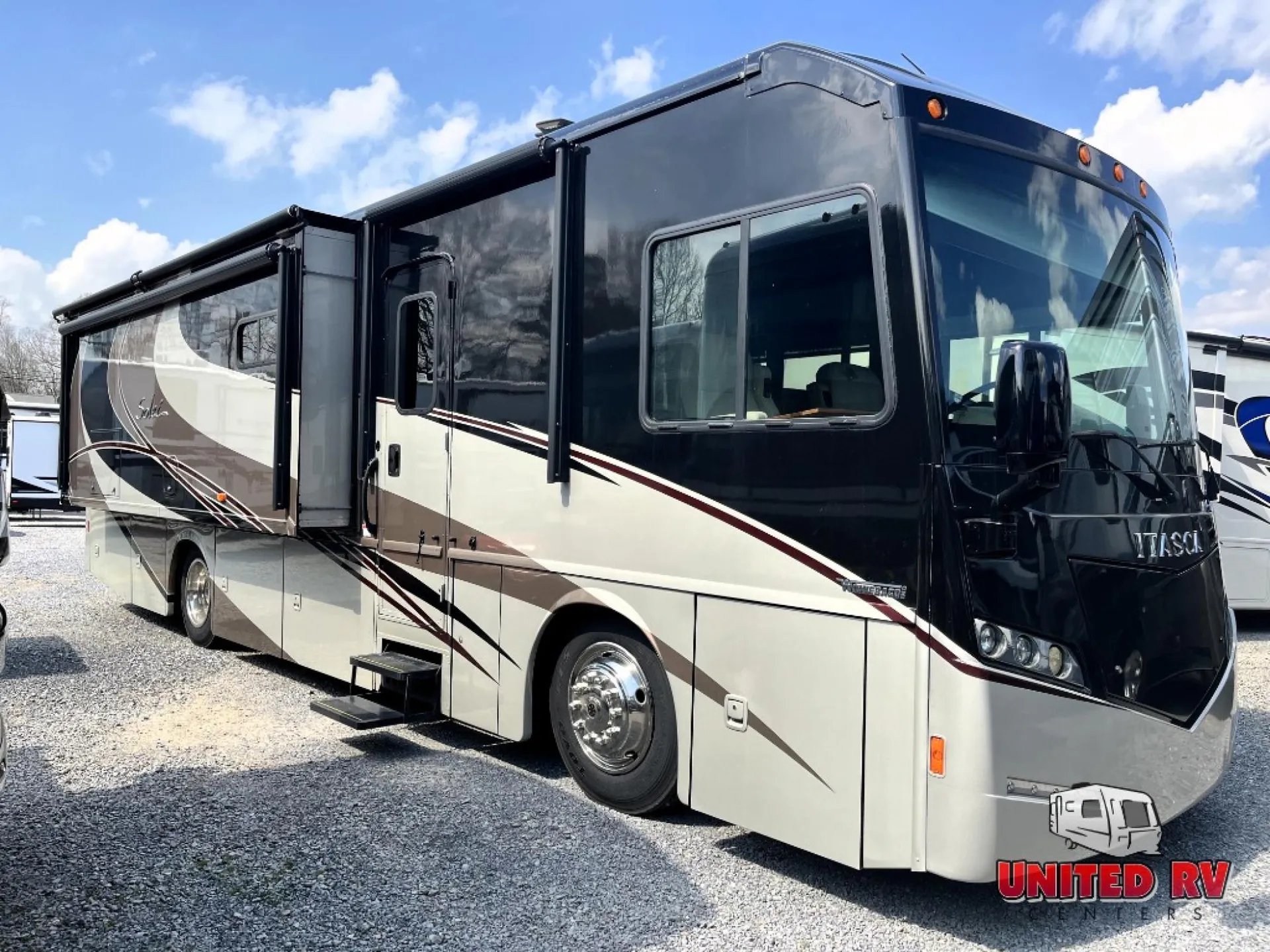 2016 Winnebago Solei 34T - Photo 2