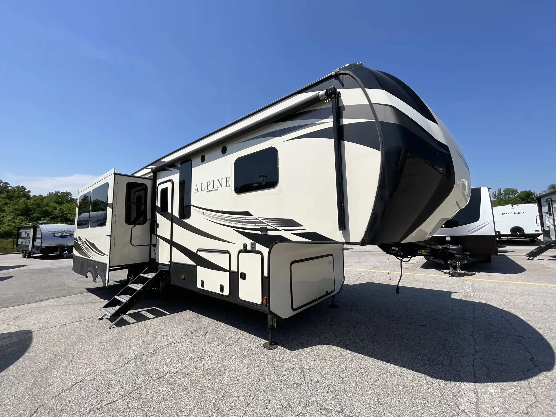2020 Keystone Alpine 3021RE - Photo 2