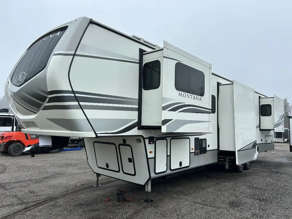 2024 Keystone Montana 3941FO - Photo 4