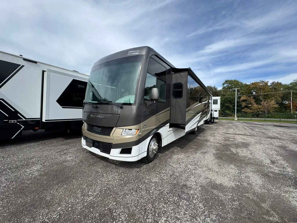 2025 Newmar Bay Star 3629 - Photo 2