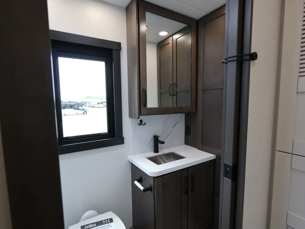 2027 Entegra Coach Accolade 37K, Photos photo 27