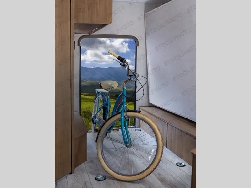2024 Coachmen Leprechaun 220XG - Photo 4