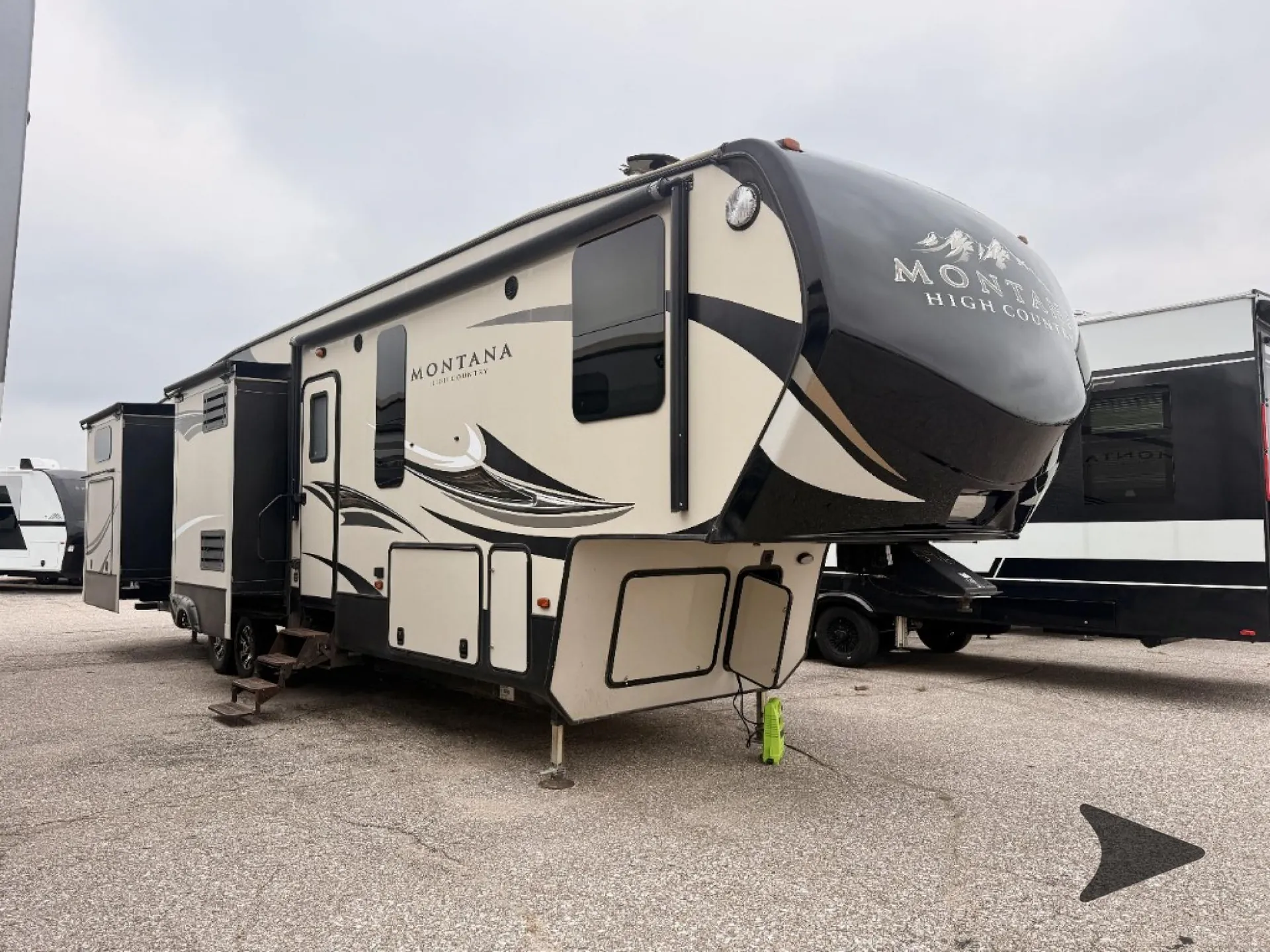 2017 Keystone Montana High Country 358BH - Photo 3