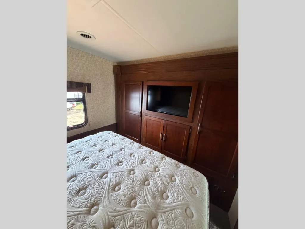 2016 Coachmen Pursuit 30FW, Photos photo 13