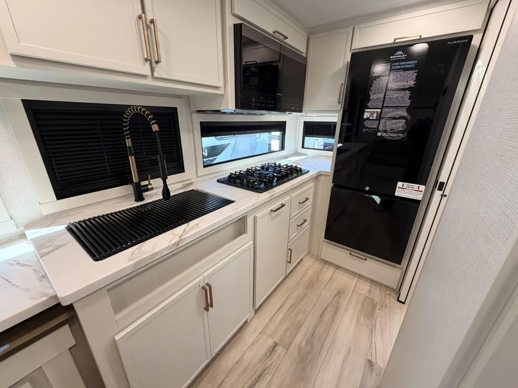 2026 Brinkley Model Ix 20X, Photos photo 6