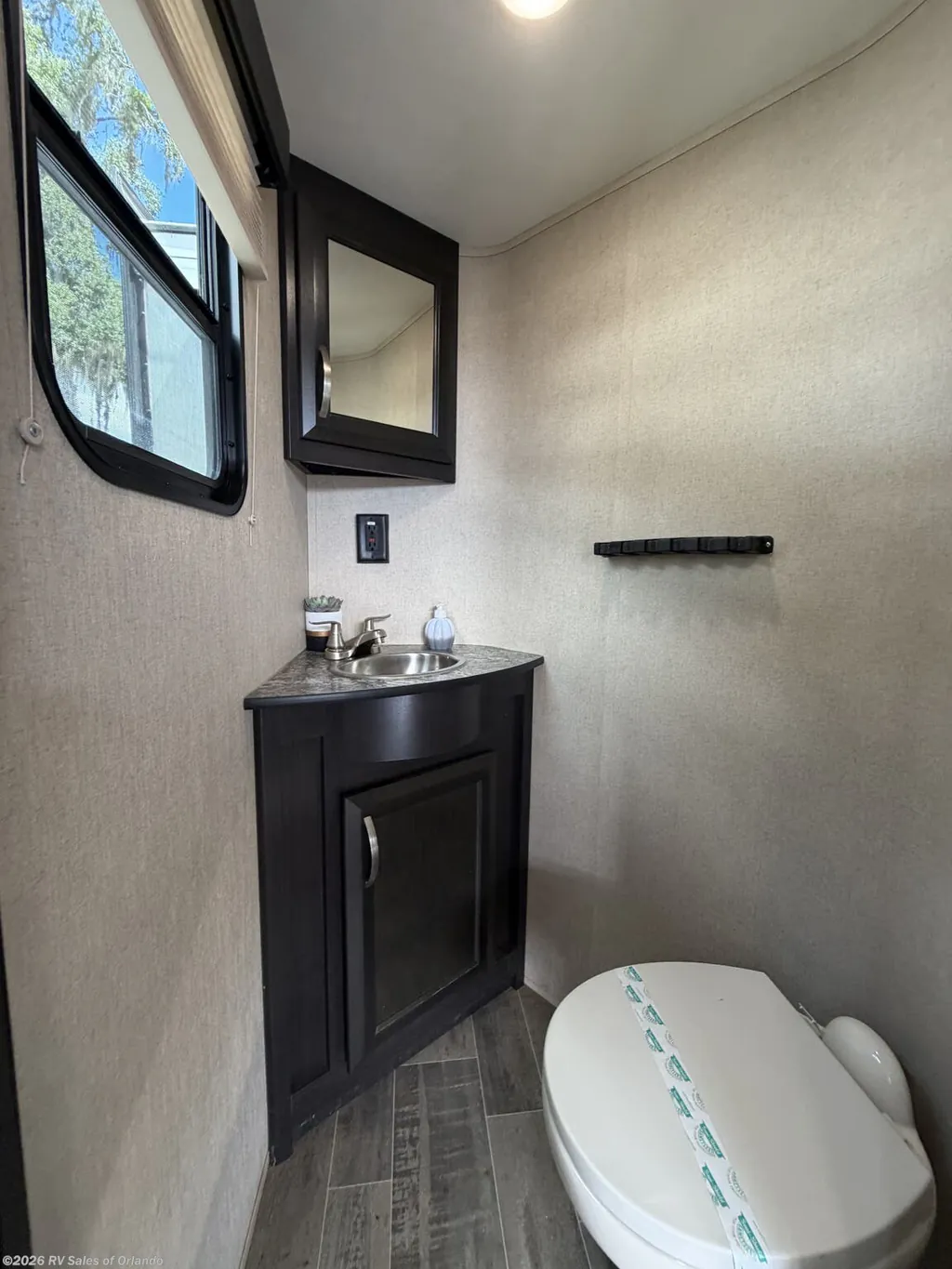 2018 Dutchmen Voltage Triton 3551, Photos photo 19