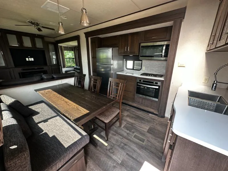 2018 Forest River Salem Villa Estate 395RET - Photo 4