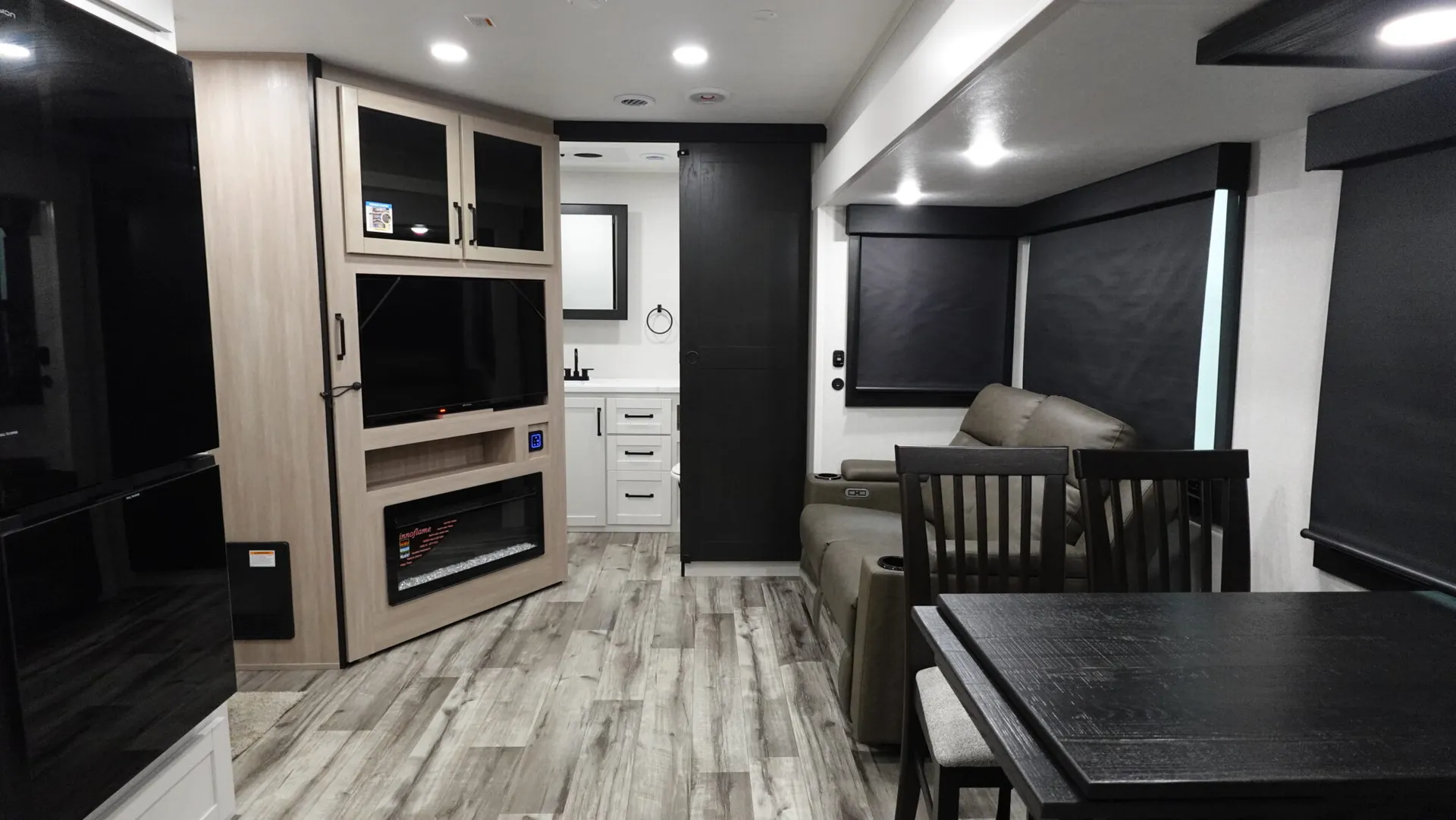 2026 Highland Ridge RV Roamer Light Duty 27RBOS - Photo 3