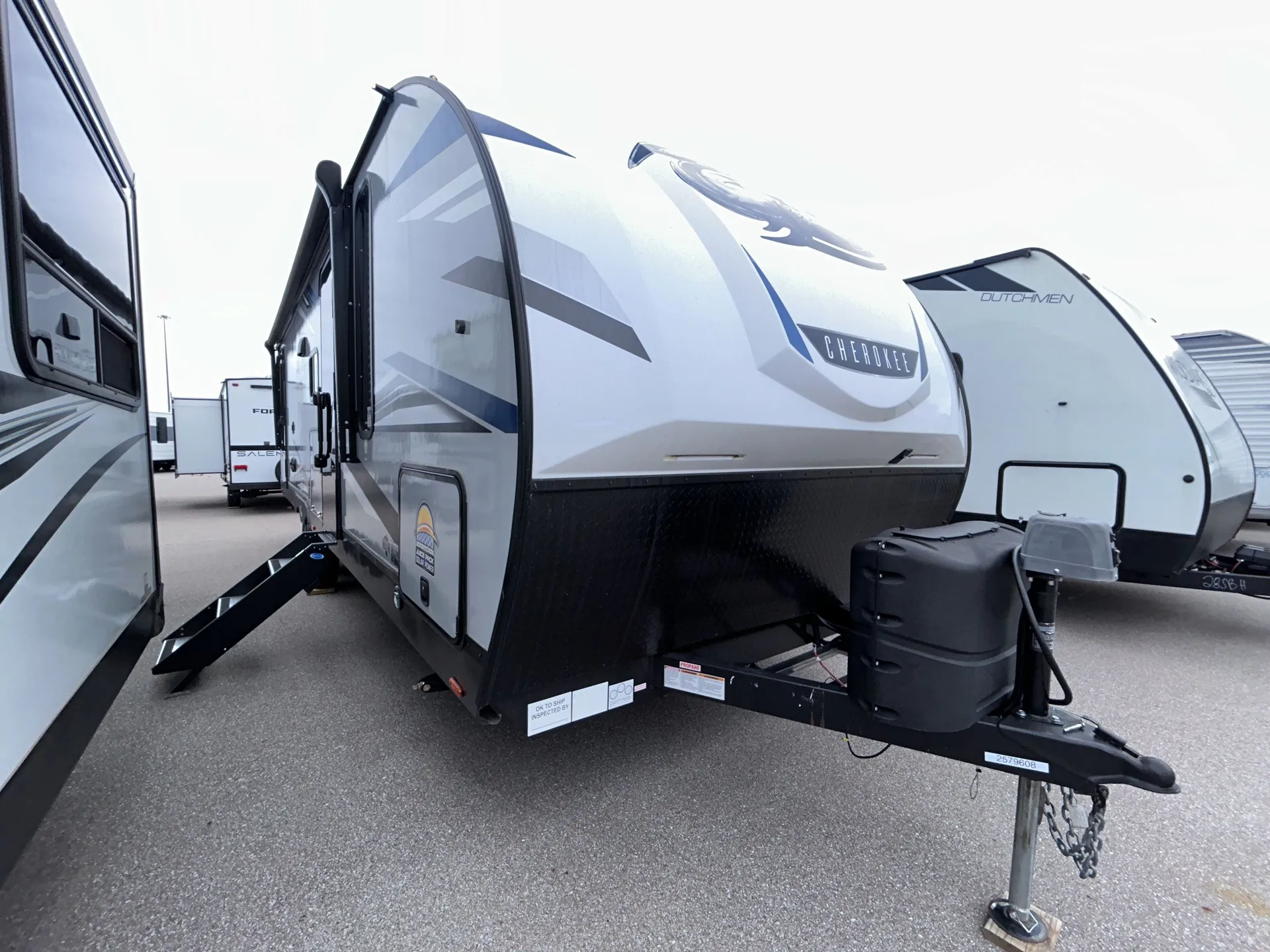 2022 Forest River Cherokee Alpha Wolf 26DBH-L - Photo 2