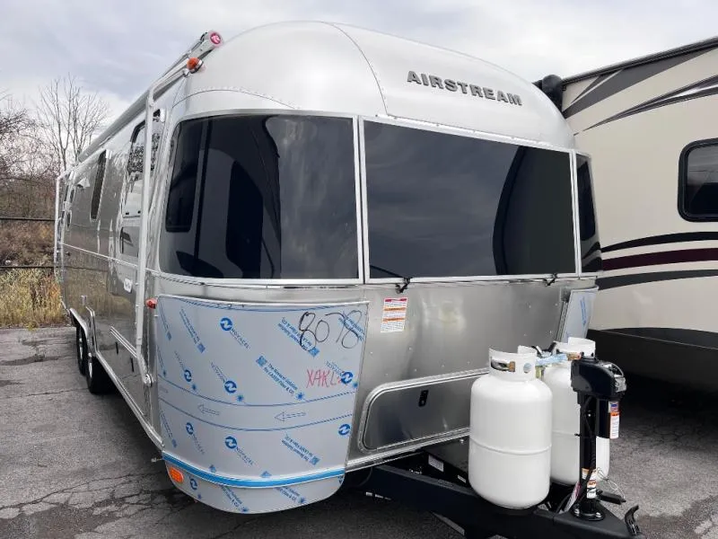 2026 Airstream Flying Cloud 27FB - Photo 2