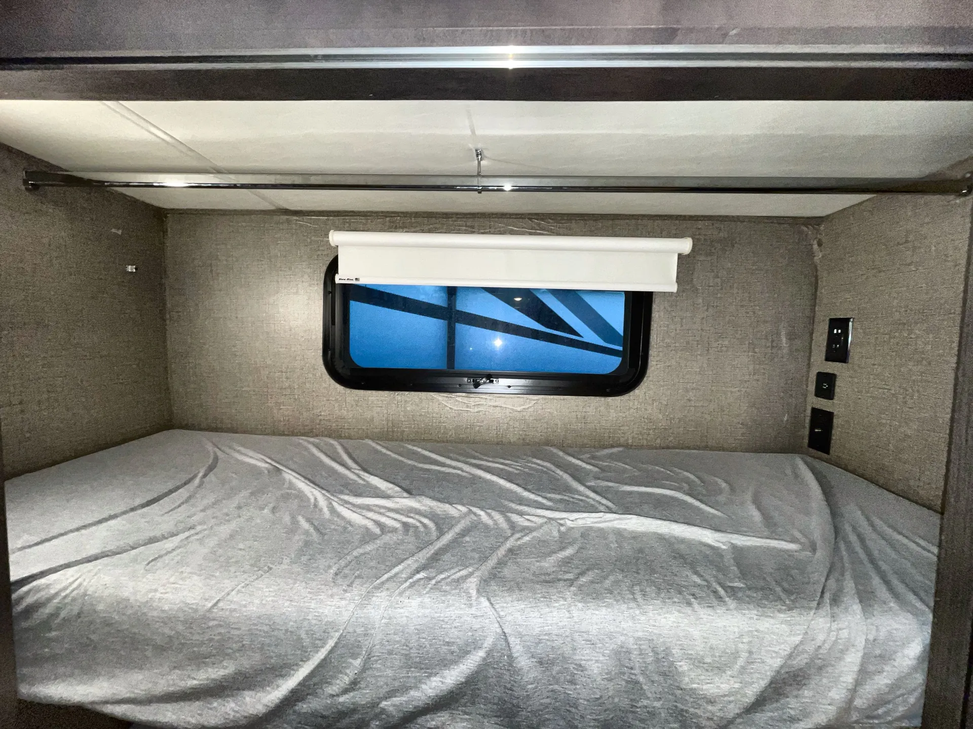 2022 Thor Motor Coach Magnitude RS36 — living area main