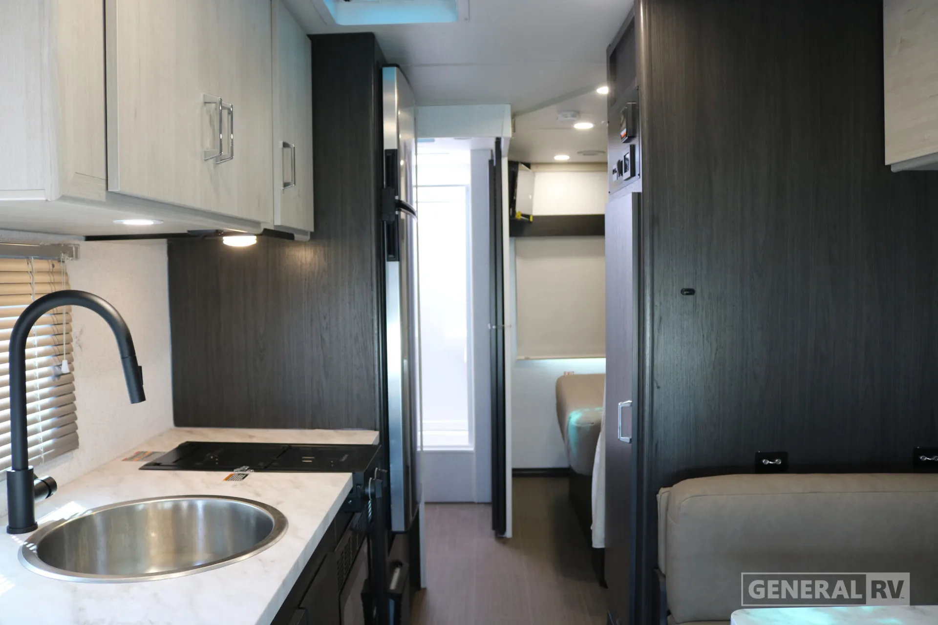 2027 Winnebago Sunflyer 22RS - Photo 4