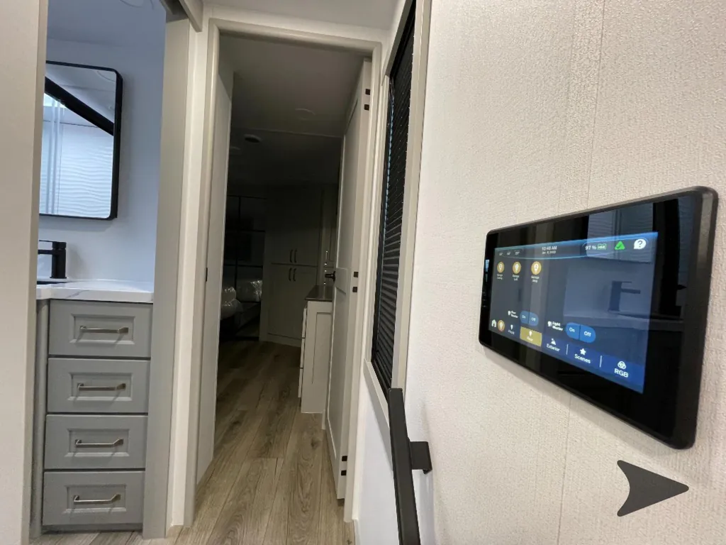 2026 Brinkley Model G 4100, Photos photo 35
