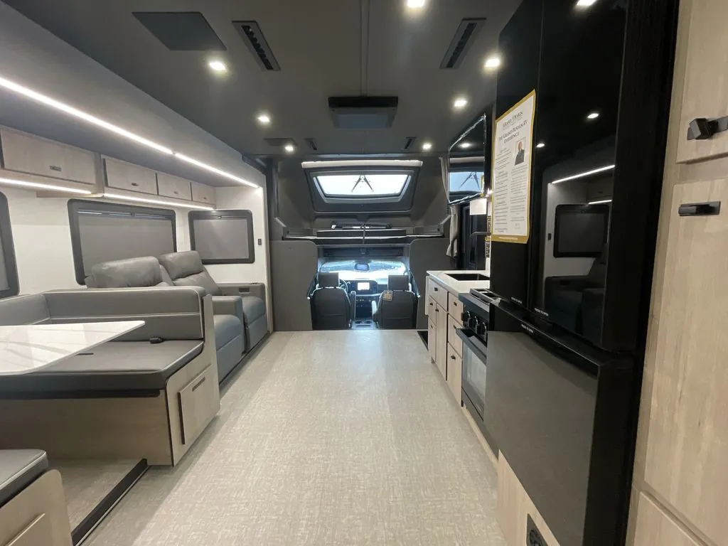 2026 Grand Design Lineage Series F 31ZW - Photo 4