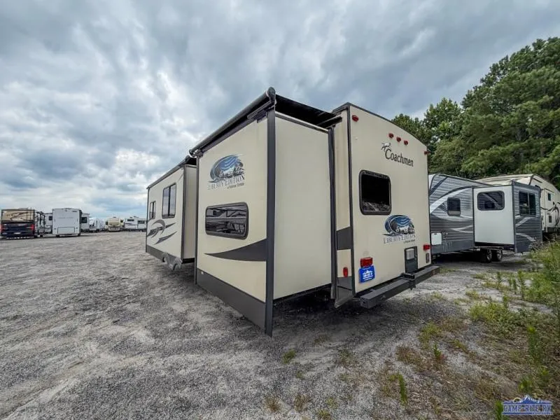2015 Coachmen Freedom Express Liberty Edition 310 BHDS - Photo 3