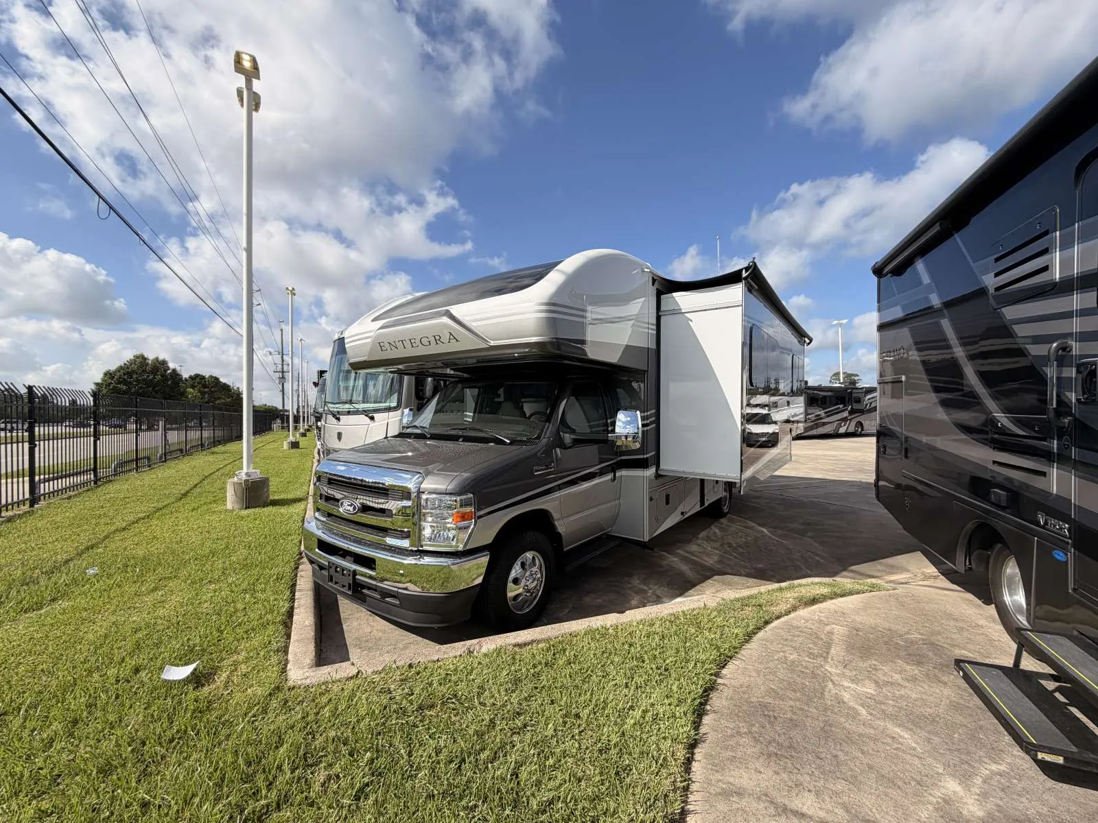 2027 Entegra Coach Odyssey 24B - Photo 2