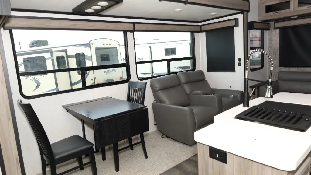 2023 CrossRoads Cameo 3701RL - Photo 4