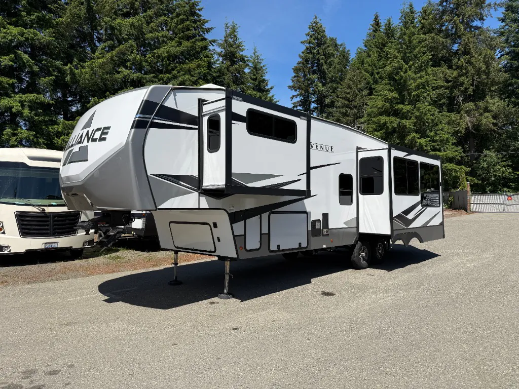 2023 Alliance RV Avenue 33RKS - Photo 4