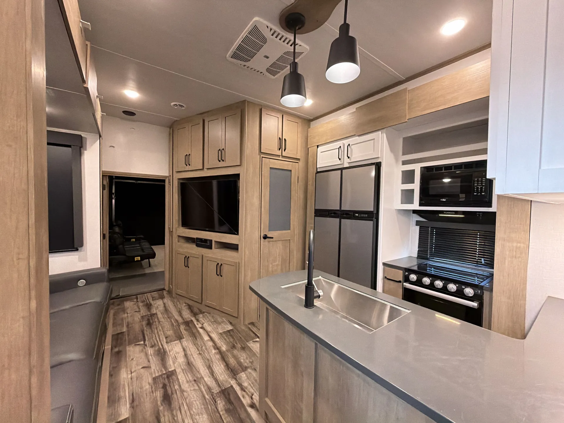 2022 Keystone Carbon 398 — living area main