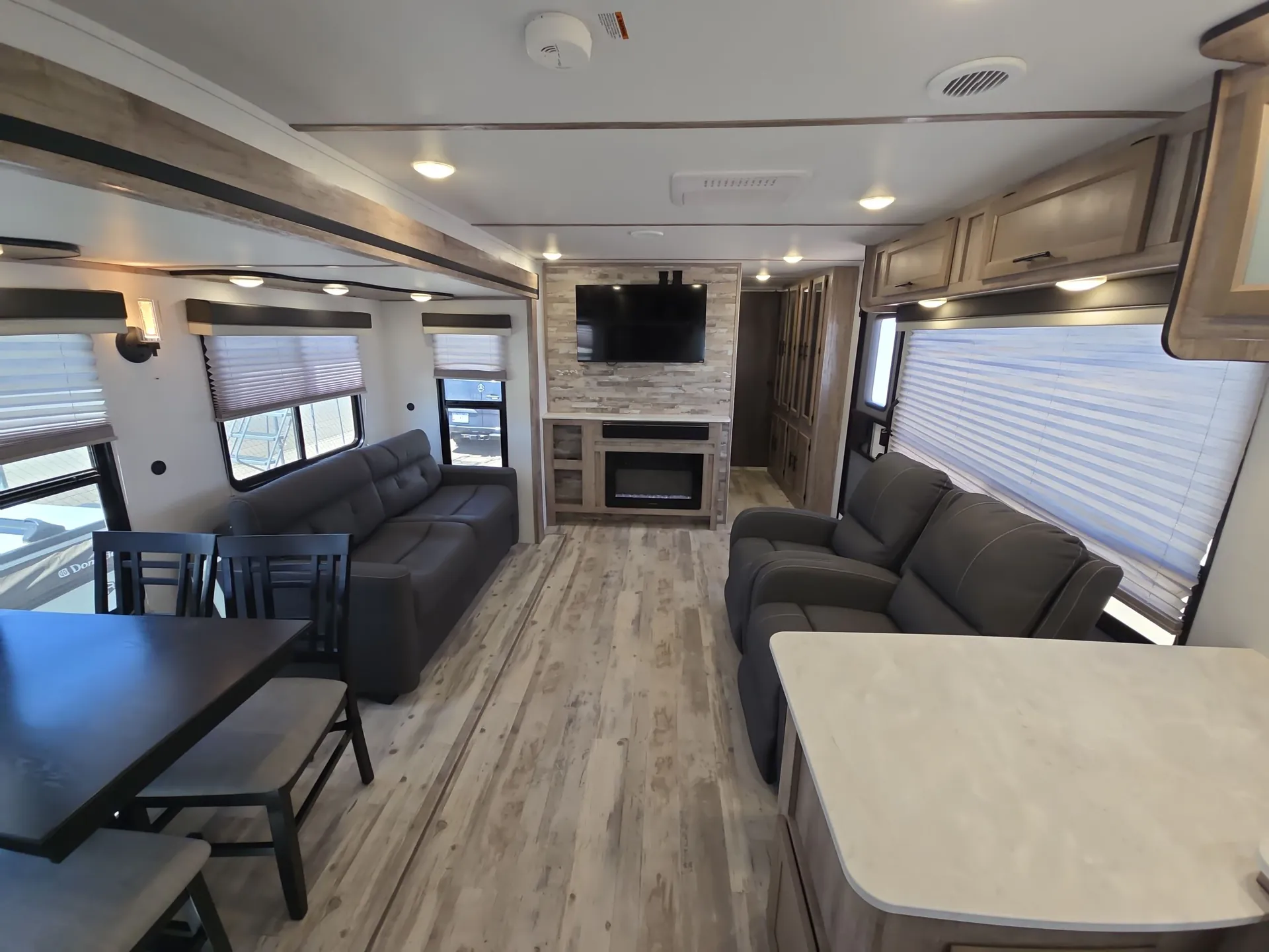 2024 Gulf Stream Kingsport Supreme 295SBW — living area main