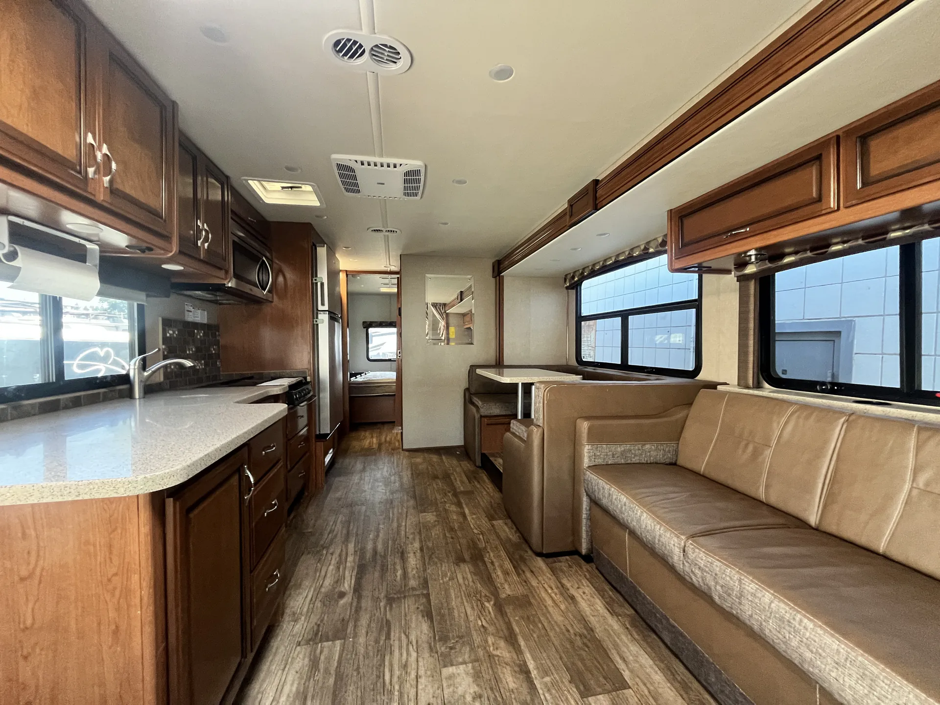 2017 Fleetwood Jamboree 31U - Photo 3