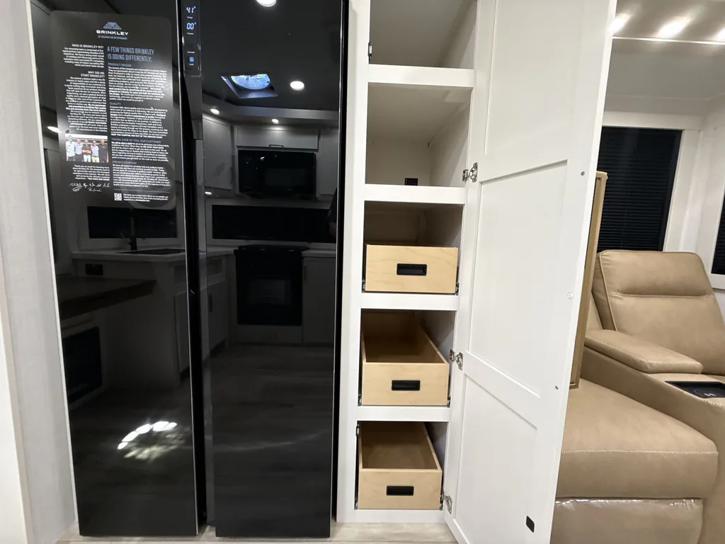 2027 Brinkley Model Z 2680, Photos photo 20