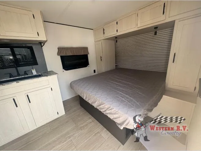 2026 Shasta RVs Compact 18FQ - Photo 4