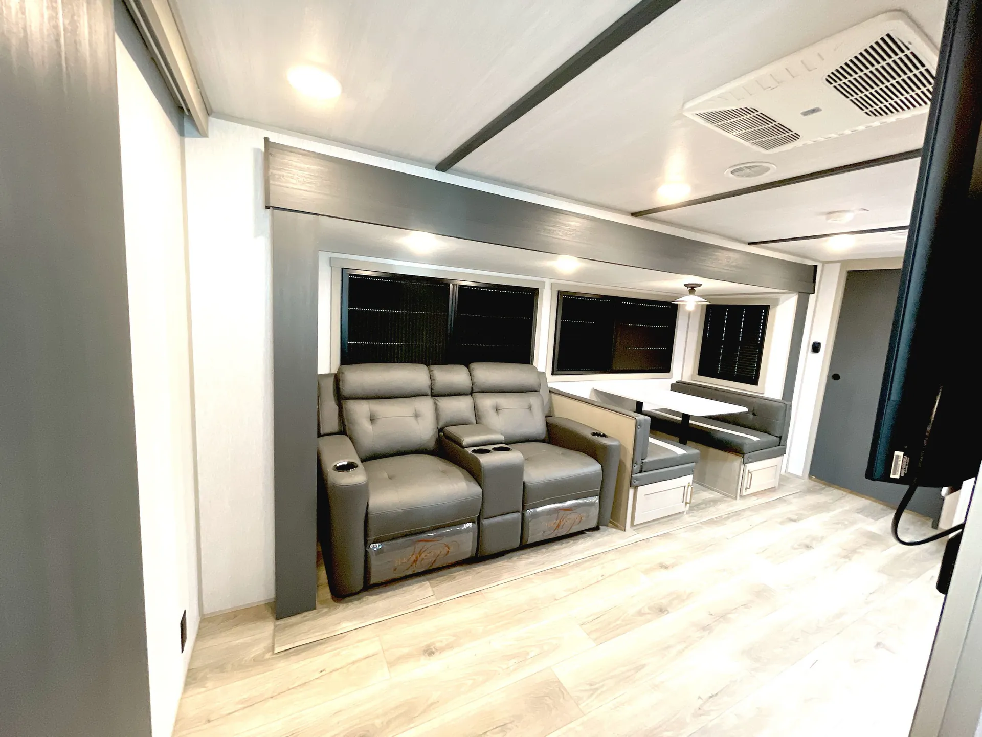 2024 Forest River Wildwood Heritage Glen Hyper-Lyte 25RBHL — living area main