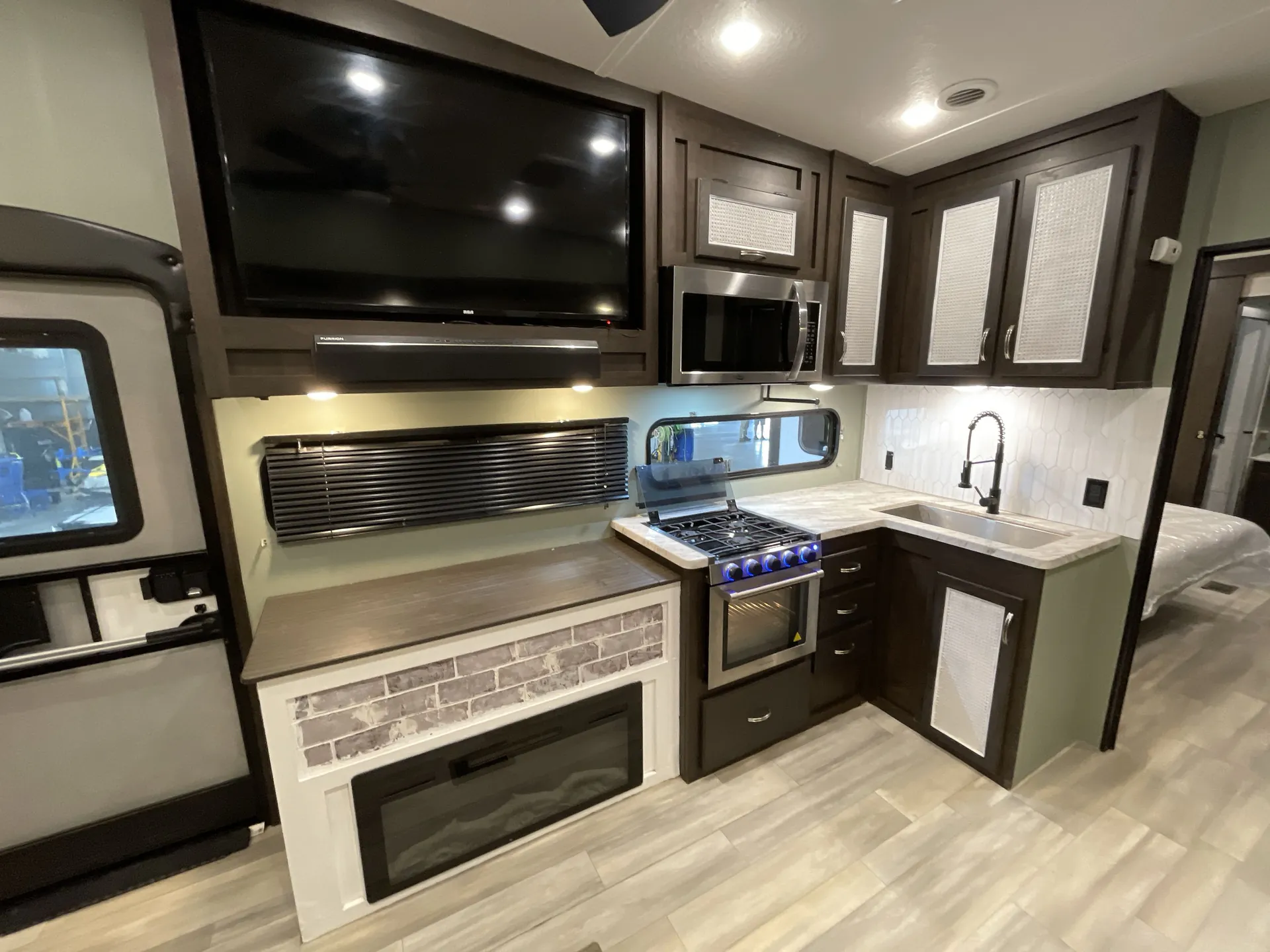 2023 Shasta Phoenix 355FBX — living area main